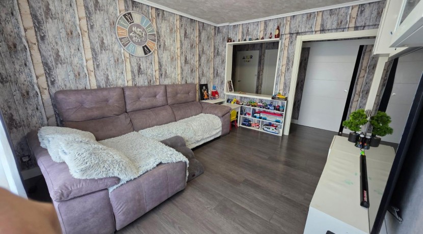 Piso Con Ascensor A Cota 0 De 3 Habitaciones Y Camarote En El Centro De Usansolo