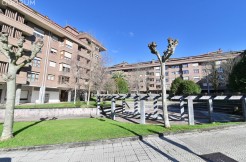 Piso Con Ascensor De 2 Habitaciones Con Garaje Y Trastero En Zabalgane