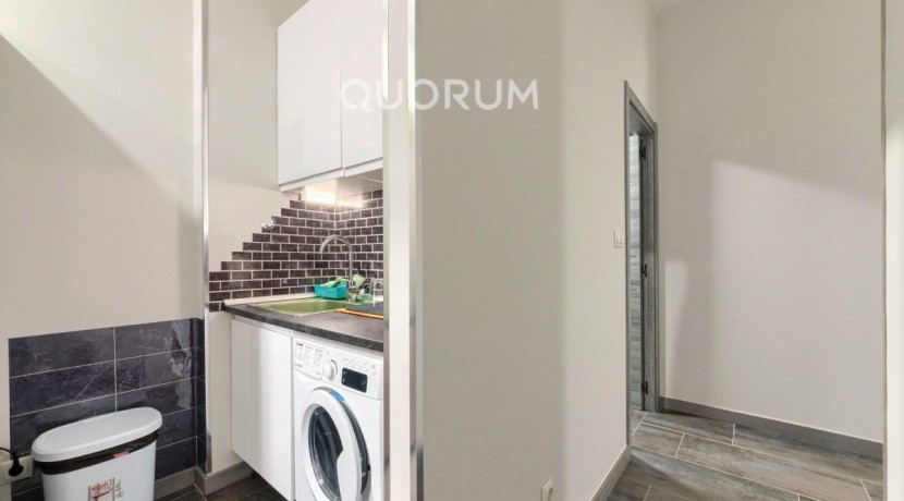 Precioso Local Habilitado Como Vivienda (Sin Cédula de Habitabilidad) Reformado De 2 Dormitorios Con Ascensor En Zona Urbi