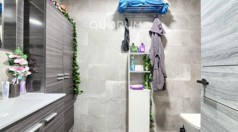 Precioso Local Habilitado Como Vivienda (Sin Cédula de Habitabilidad) Reformado De 2 Dormitorios Con Ascensor En Zona Urbi