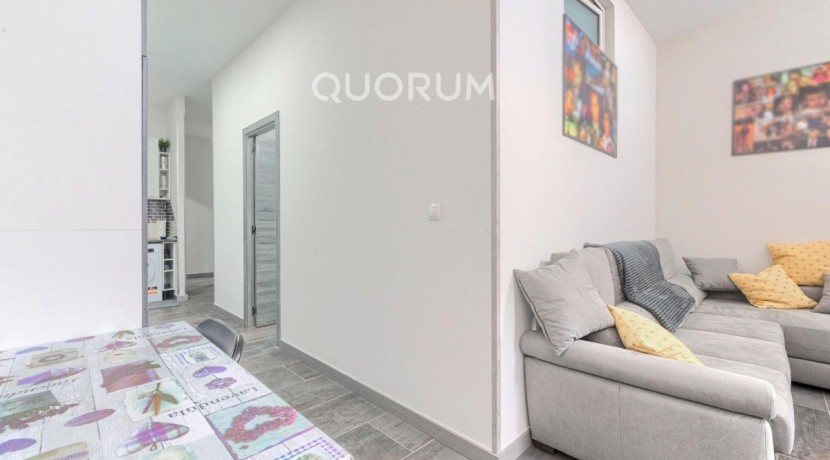 Precioso Local Habilitado Como Vivienda (Sin Cédula de Habitabilidad) Reformado De 2 Dormitorios Con Ascensor En Zona Urbi