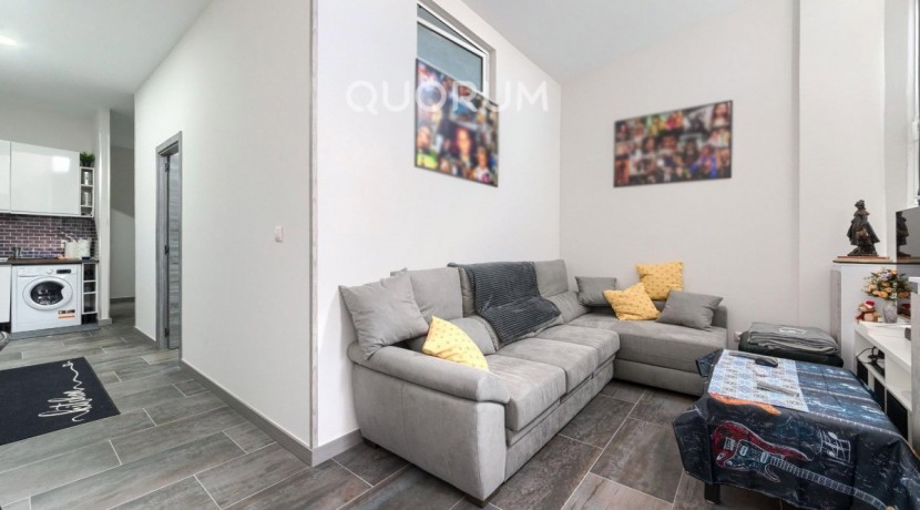 Precioso Local Habilitado Como Vivienda (Sin Cédula de Habitabilidad) Reformado De 2 Dormitorios Con Ascensor En Zona Urbi