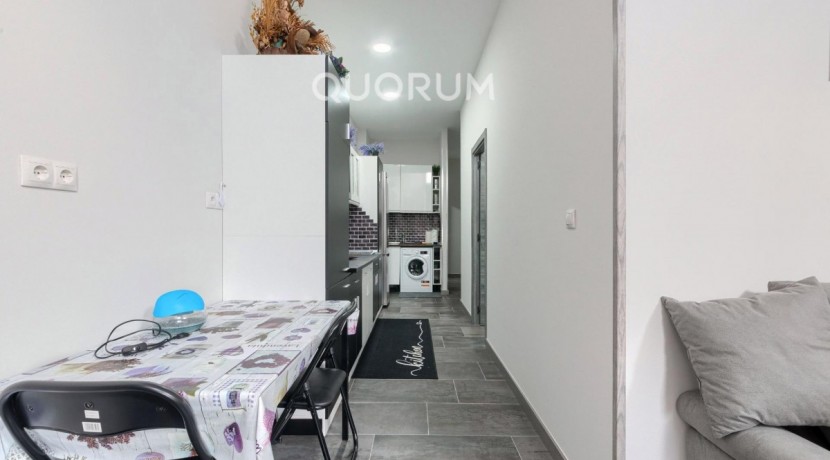Precioso Local Habilitado Como Vivienda (Sin Cédula de Habitabilidad) Reformado De 2 Dormitorios Con Ascensor En Zona Urbi