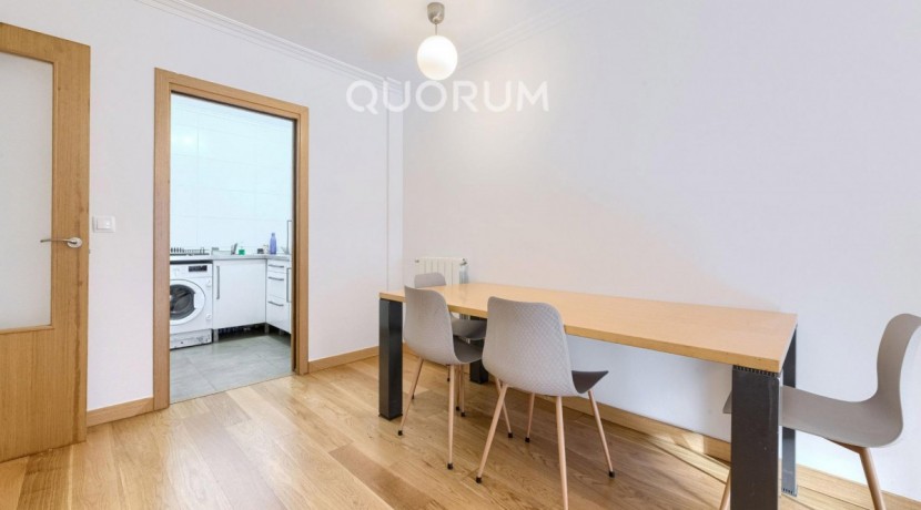 Precioso Piso Seminuevo De 1 Dormitorio Con Ascensor Cota Cero y Garaje y Trastero Incluido En Zona Miribilla