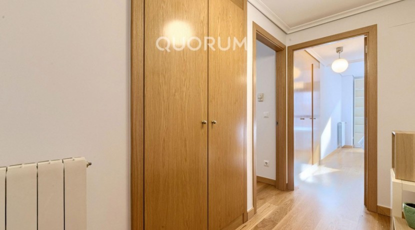 Precioso Piso Seminuevo De 1 Dormitorio Con Ascensor Cota Cero y Garaje y Trastero Incluido En Zona Miribilla