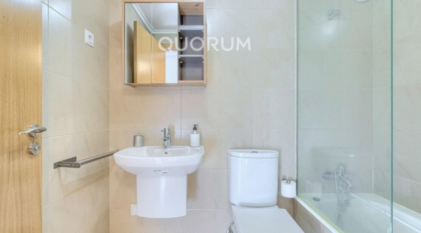 Precioso Piso Seminuevo De 1 Dormitorio Con Ascensor Cota Cero y Garaje y Trastero Incluido En Zona Miribilla