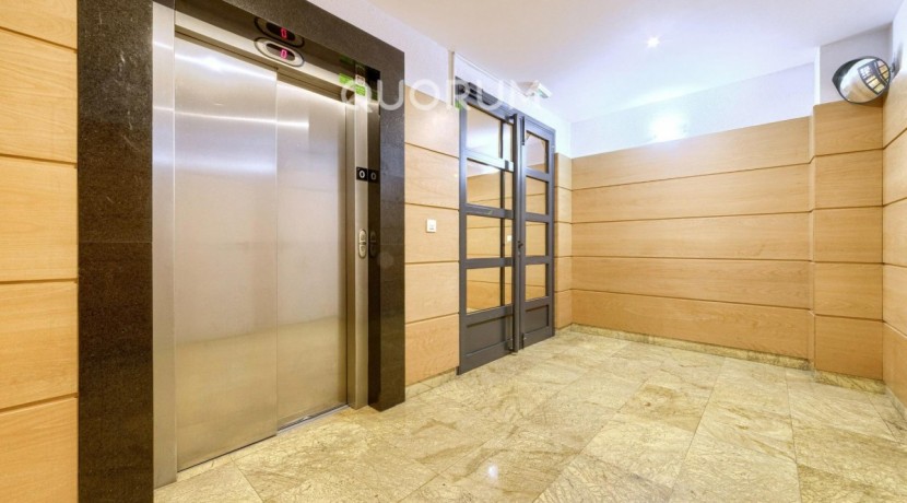 Precioso Piso Seminuevo De 1 Dormitorio Con Ascensor Cota Cero y Garaje y Trastero Incluido En Zona Miribilla