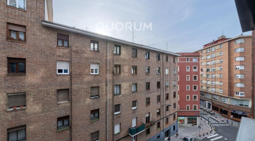 Precioso Piso Seminuevo De 1 Dormitorio Con Ascensor Cota Cero y Garaje y Trastero Incluido En Zona Miribilla