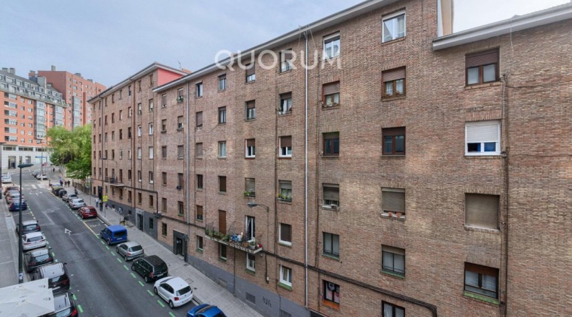 Precioso Piso Seminuevo De 1 Dormitorio Con Ascensor Cota Cero y Garaje y Trastero Incluido En Zona Miribilla