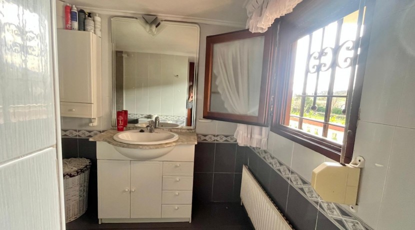 Se venda casa con terreno en el barrio de Triano (Abanto-Zierbena)