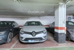 Ubicación de lujo: la comodidad de vivir en pleno centro. Elegante y espaciosa vivienda, con garaje directo, 3 hab. y 2 baños.