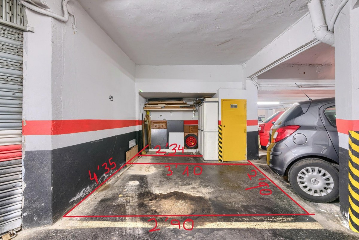 Se Vende Parcela De Garaje Con trastero En Barakaldo Zona San Vicente A 3 min Del Centro.