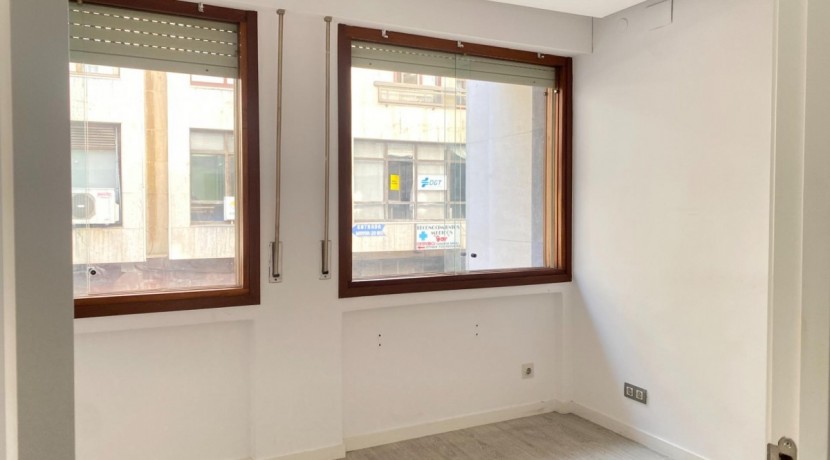 Amplia y Luminosa Vivienda En Pleno Centro De Las Arenas