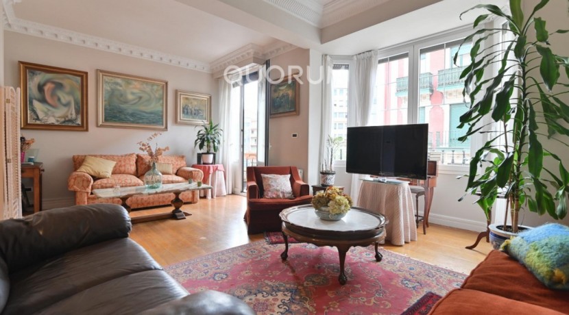 Espectacular Vivienda En Rotonda En El Ensanche