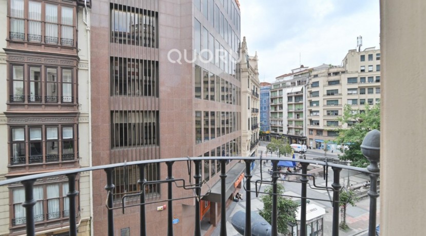 Espectacular Vivienda En Rotonda En El Ensanche