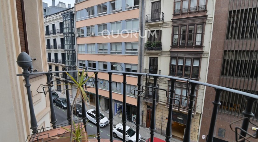 Espectacular Vivienda En Rotonda En El Ensanche
