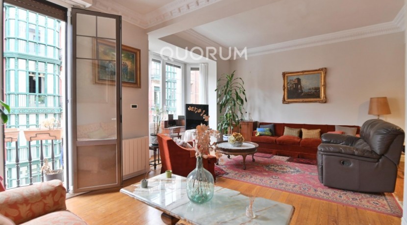 Espectacular Vivienda En Rotonda En El Ensanche