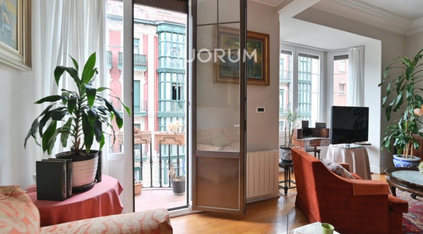 Espectacular Vivienda En Rotonda En El Ensanche