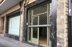 Local Céntrico Con Gran Escaparate Y Almacén