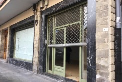 Local Céntrico Con Gran Escaparate Y Almacén
