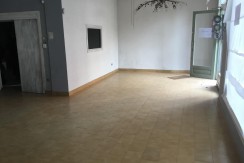 Local Céntrico Con Gran Escaparate Y Almacén