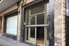 Local Céntrico Con Gran Escaparate Y Almacén