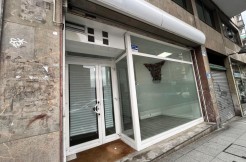 Local Comercial En Buen Estado Con Amplio Escaparate En Zona Ayuntamiento