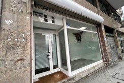 Local Comercial En Buen Estado Con Amplio Escaparate En Zona Ayuntamiento