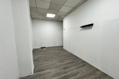 Local Comercial En Buen Estado Con Amplio Escaparate En Zona Ayuntamiento