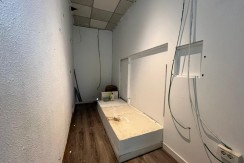 Local Comercial En Buen Estado Con Amplio Escaparate En Zona Ayuntamiento