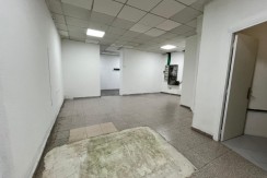 Local Comercial En Buen Estado Con Amplio Escaparate En Zona Ayuntamiento