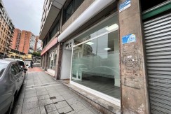 Local Comercial En Buen Estado Con Amplio Escaparate En Zona Ayuntamiento