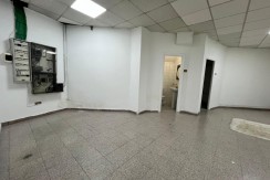 Local Comercial En Buen Estado Con Amplio Escaparate En Zona Ayuntamiento