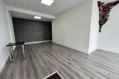 Local Comercial En Buen Estado Con Amplio Escaparate En Zona Ayuntamiento