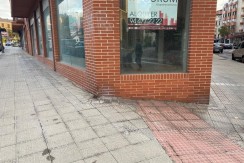 Magnífico Local En El Centro De Las Arenas.