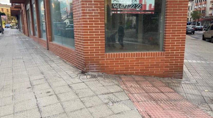 Magnífico Local En El Centro De Las Arenas.