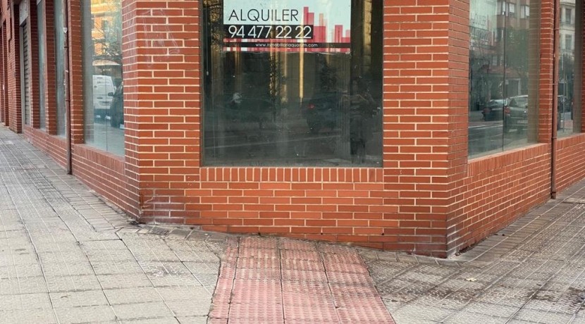 Magnífico Local En El Centro De Las Arenas.