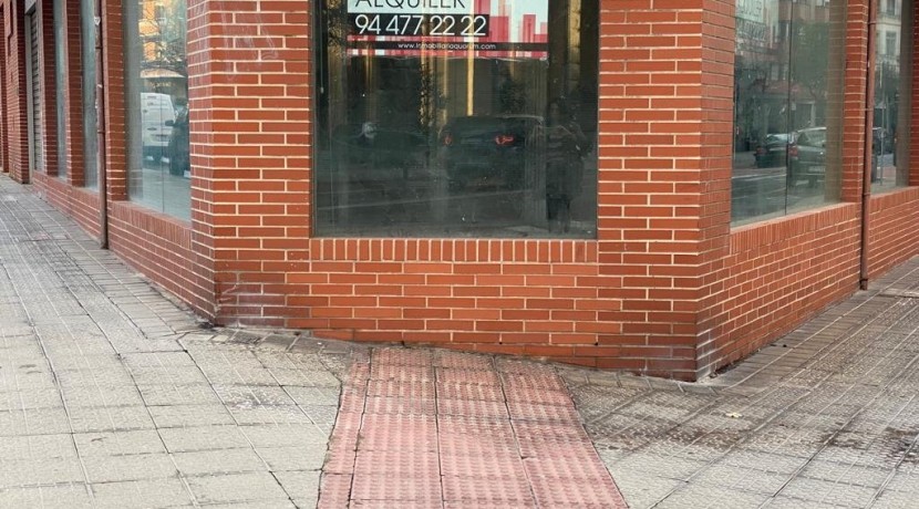 Magnífico Local En El Centro De Las Arenas.