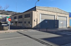 Nave Industrial Diáfana Con Entreplanta de Oficinas, Muy Buen Acceso y Con Luz Natural En Zona Urbi