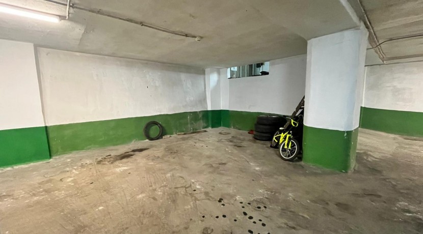 Parcela de Garaje Amplia Para Coche y Moto Con Buena Maniobra En San Miguel