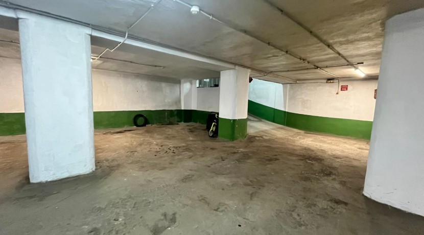 Parcela de Garaje Amplia Para Coche y Moto Con Buena Maniobra En San Miguel