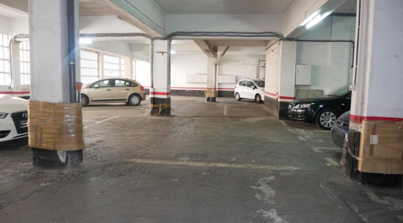 Parcela de Garaje Coche Grande En Zona Centro