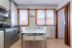 Piso Con VISTAS ESPECTACULARES De 3 Dormitorios, Amplio Balcón y Ascensores Cota Cero En Zona Burros