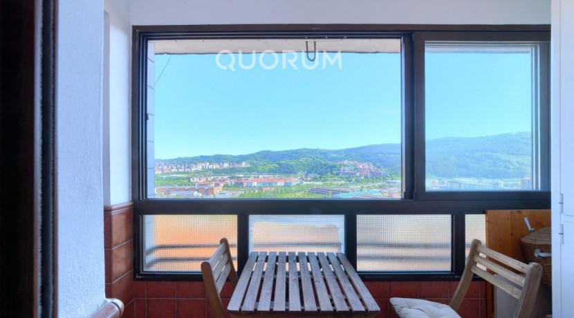 Piso Con VISTAS ESPECTACULARES De 3 Dormitorios, Amplio Balcón y Ascensores Cota Cero En Zona Burros