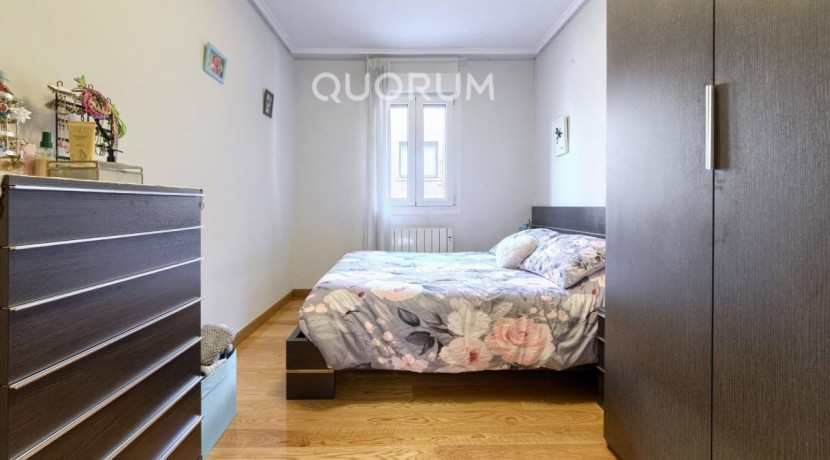 Precioso Piso Reformado De 2 Dormitorios Con Balcón En Zona Basozelai