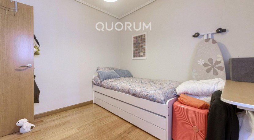 Precioso Piso Reformado De 2 Dormitorios Con Balcón En Zona Basozelai