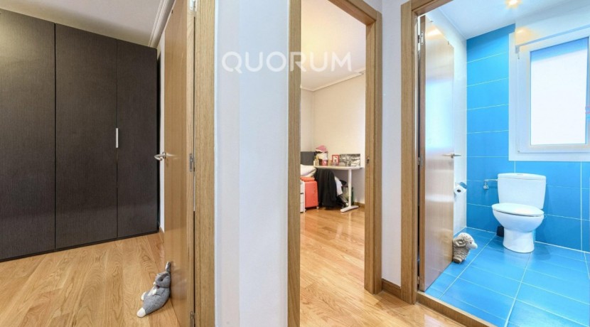 Precioso Piso Reformado De 2 Dormitorios Con Balcón En Zona Basozelai
