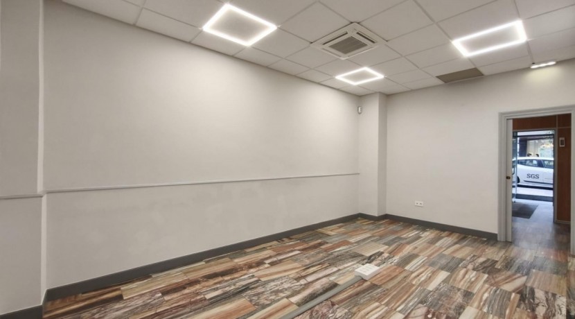 Se Alquila Local Comercial En Barakaldo Zona Centro De 85 m2