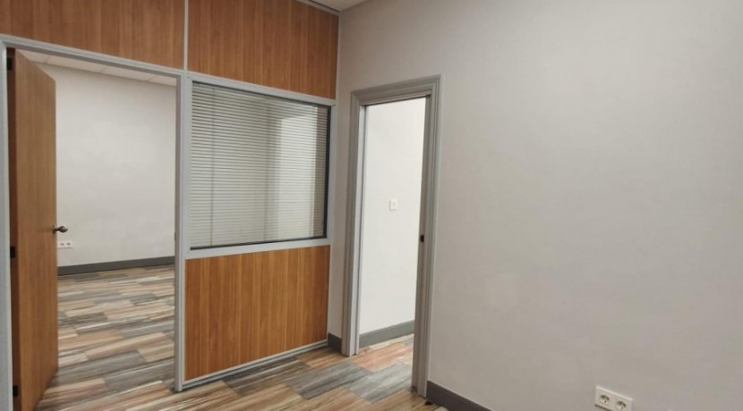 Se Alquila Local Comercial En Barakaldo Zona Centro De 85 m2