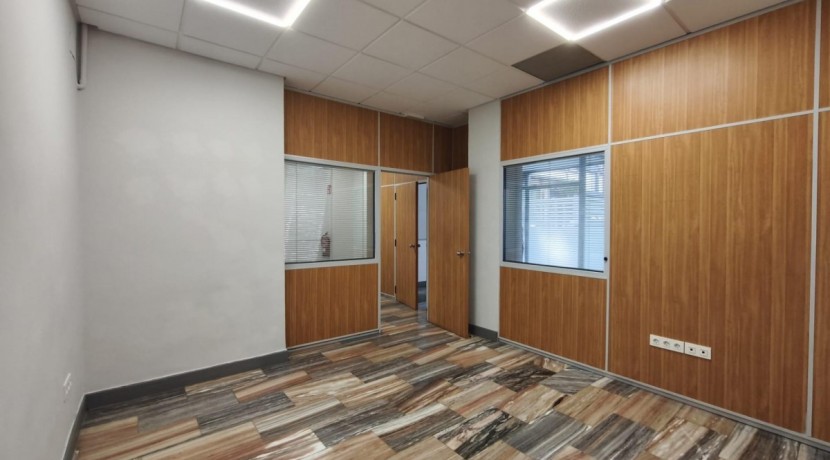 Se Alquila Local Comercial En Barakaldo Zona Centro De 85 m2